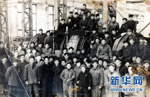 \ (新华网)焦书记:只因为我见了你一眼